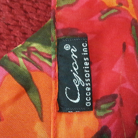 Square scarf - Picture 3 of 4